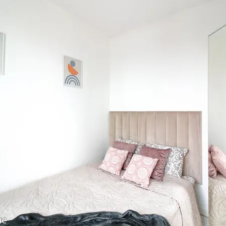 Apartmán M&r Travel&business Premium Skoroszewska - Free Wifi - Self Check-in - Enel-med - Fv - Close The Center *