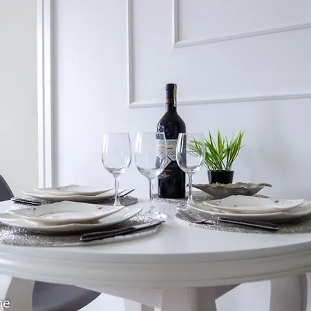 Apartmán M&r Travel&business Premium Skoroszewska - Free Wifi - Self Check-in - Enel-med - Fv - Close The Center *